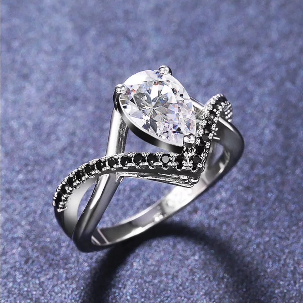 New Women’s 925 Silver 2 Tone Sapphire Ring - Picture 4 of 6
